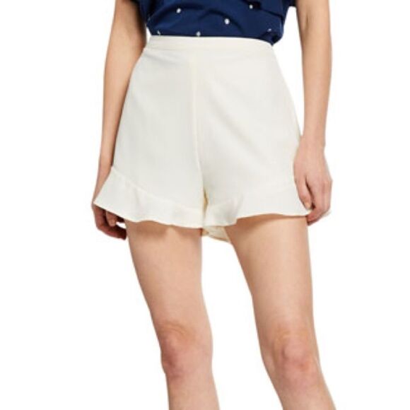 cupcakes & cashmere Pants - Cupcakes and Cashmere Lancer Cream White Flounce Ruffle High Waisted Shorts 6